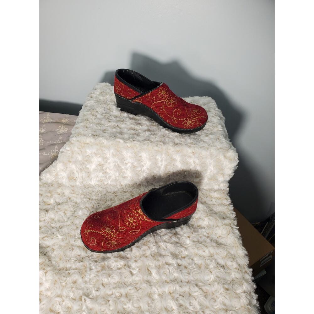 Dansko Womens Red Tapestry Clog Size Eu 37 Cottag… - image 3